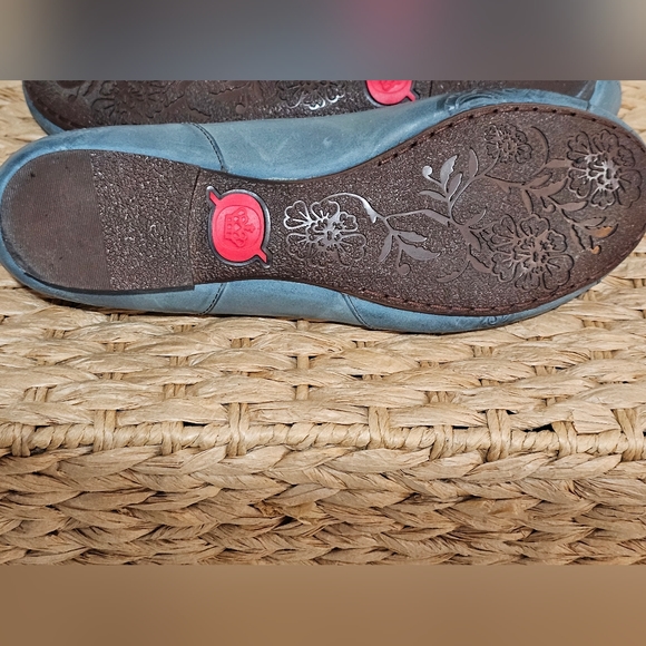 BORN Teal Blue Tooled Leather with Floral Design Flats Size 7 - Picture 5 of 11